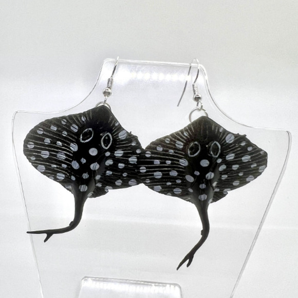 Stingray Earrings - Ocean Animal Earrings - Beach Earrings - Teacher Earrings - Picture 2 of 9